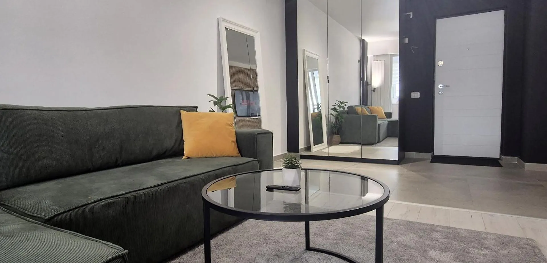 Apartment Bucharest Designer High-End Stay